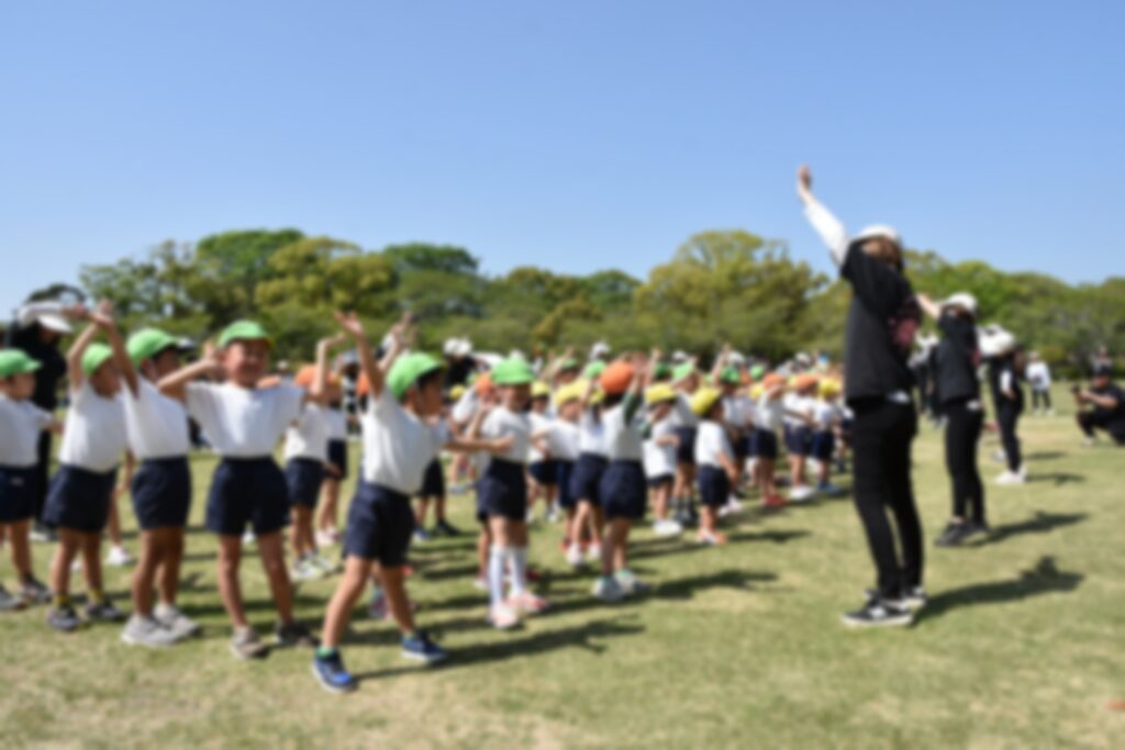 準備運動のダンスをする以上児さんたち②