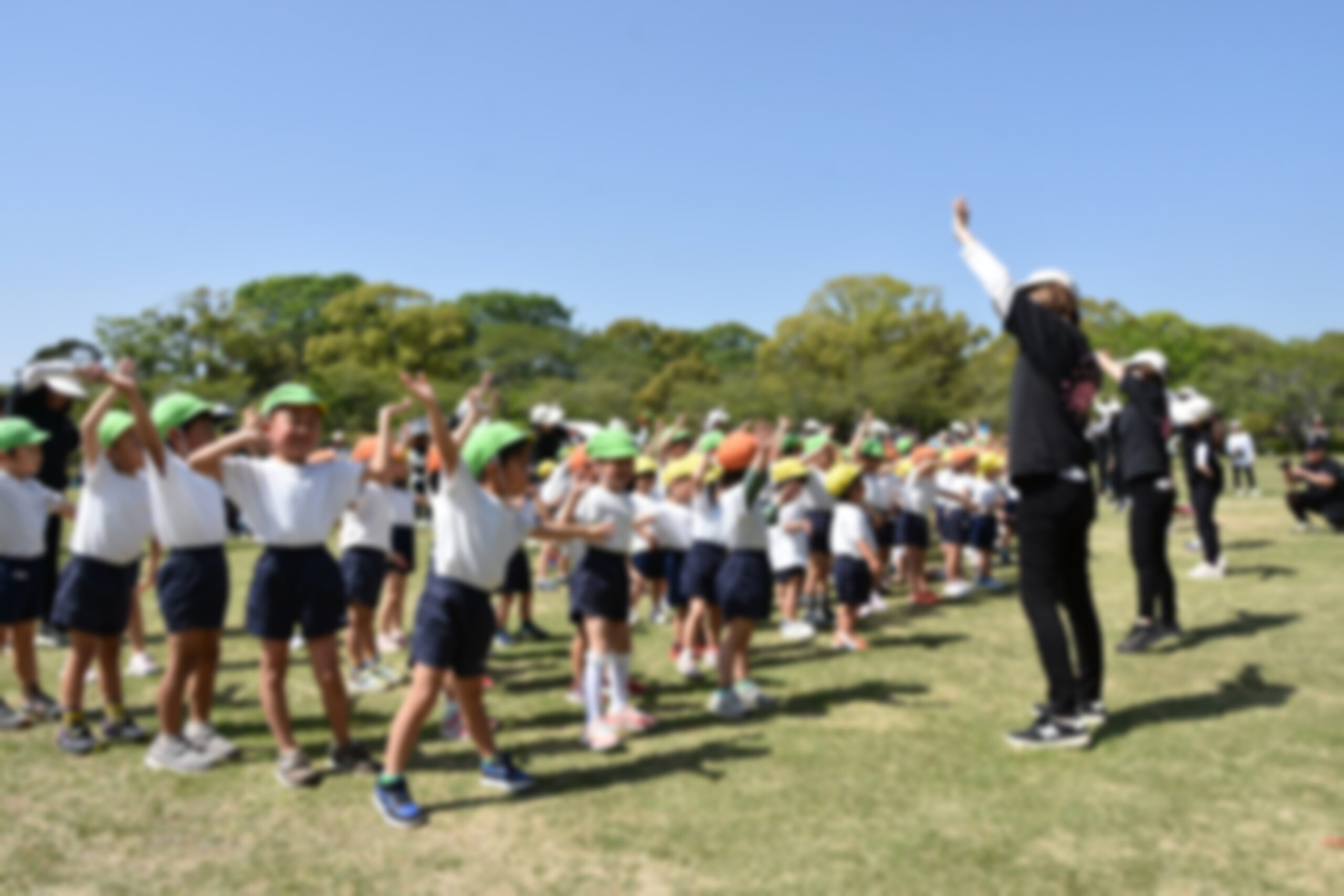 準備運動のダンスをする以上児さんたち②