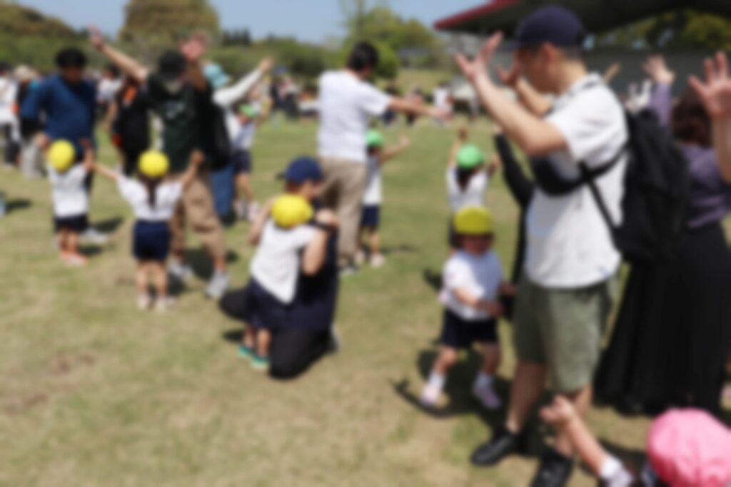 親子ダンスをする以上児さんたち④