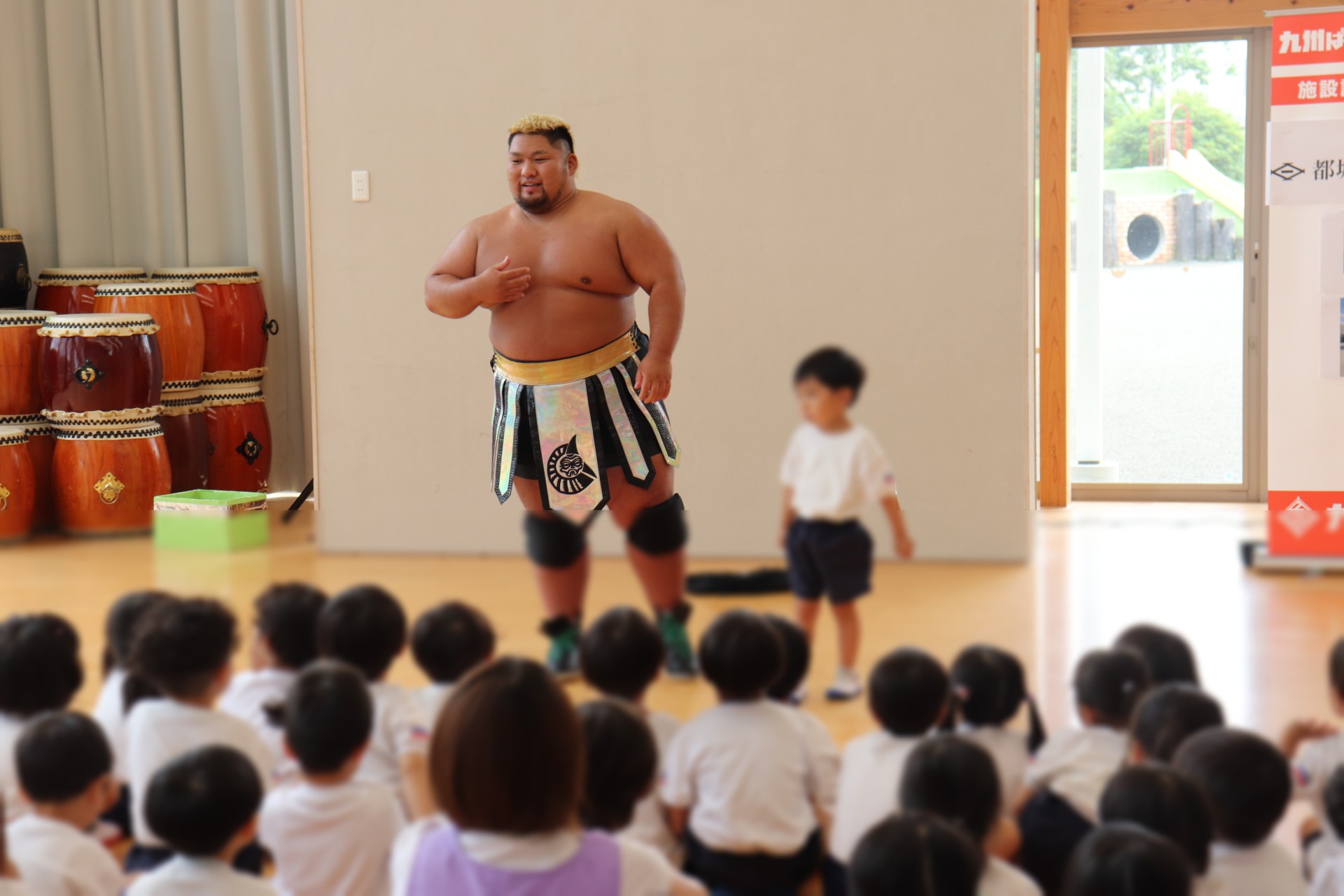 Tシャツを脱いだ野崎選手