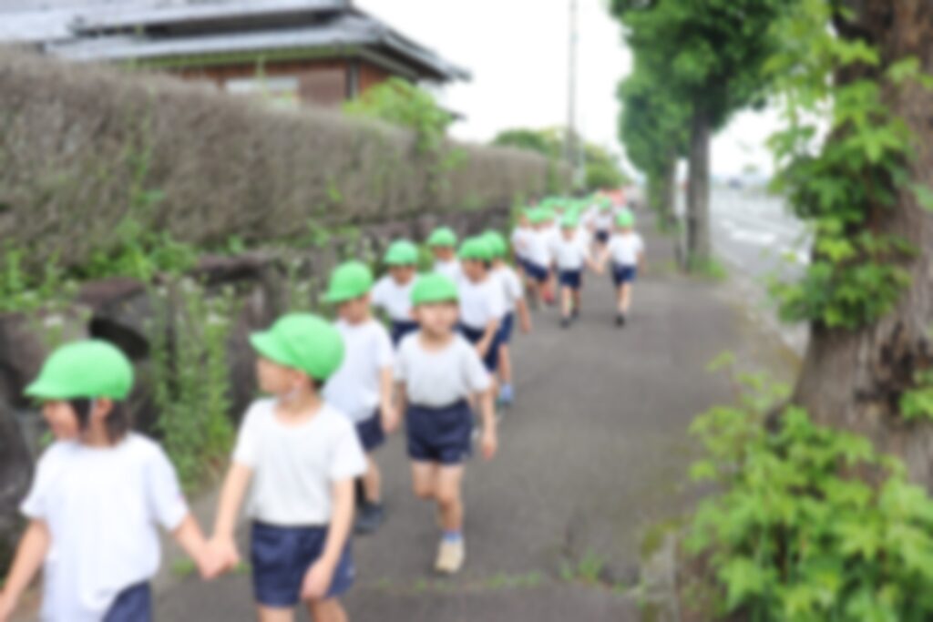 畑へ向かうすみれさん③